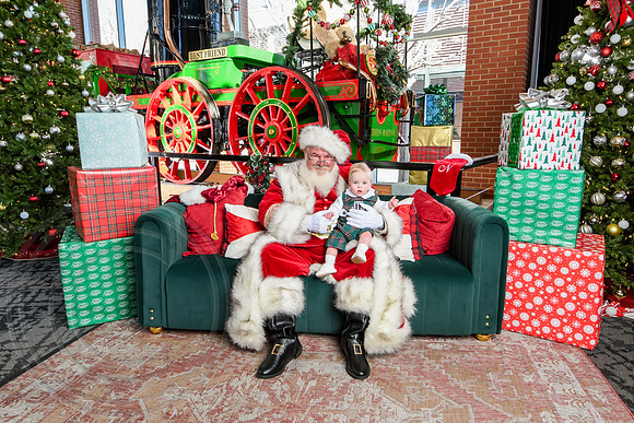 RKPhoto-2025-TheCharlestonSanta-Dec20-4420