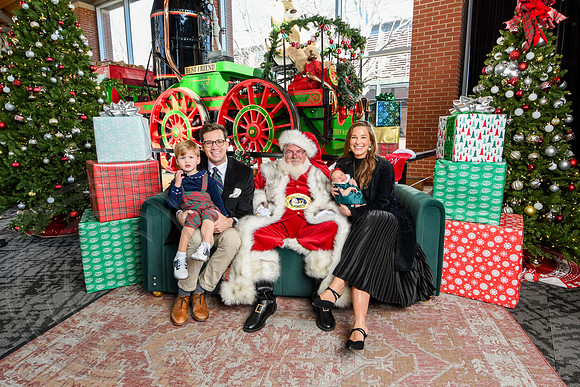 RKPhoto-2025-TheCharlestonSanta-Dec20-4422
