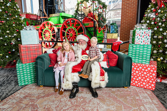 RKPhoto-2025-TheCharlestonSanta-Dec20-4425