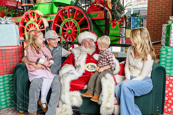 RKPhoto-2025-TheCharlestonSanta-Dec20-4429