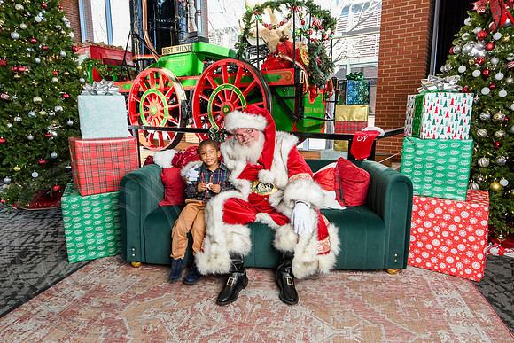 RKPhoto-2025-TheCharlestonSanta-Dec20-4432