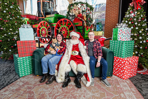 RKPhoto-2025-TheCharlestonSanta-Dec21-4764