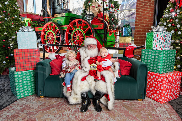 RKPhoto-2025-TheCharlestonSanta-Dec21-4769
