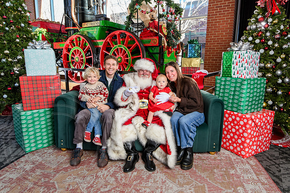 RKPhoto-2025-TheCharlestonSanta-Dec21-4771