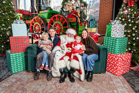 RKPhoto-2025-TheCharlestonSanta-Dec21-4772