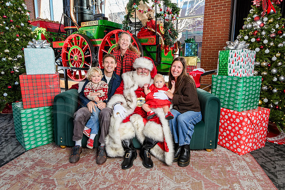 RKPhoto-2025-TheCharlestonSanta-Dec21-4773