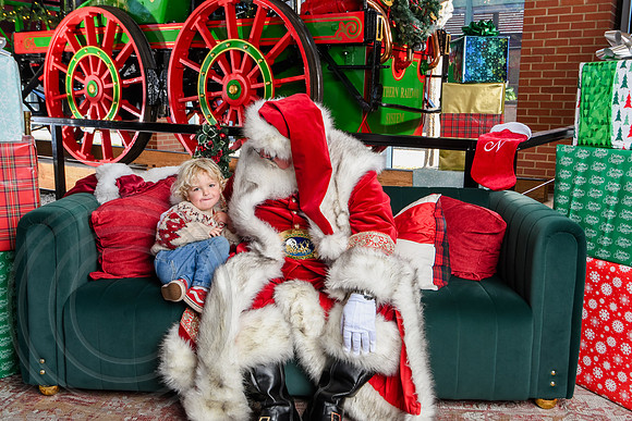 RKPhoto-2025-TheCharlestonSanta-Dec21-4774