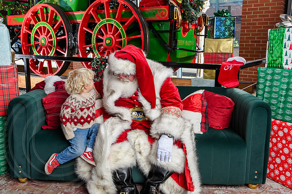 RKPhoto-2025-TheCharlestonSanta-Dec21-4775