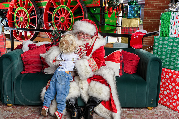 RKPhoto-2025-TheCharlestonSanta-Dec21-4776
