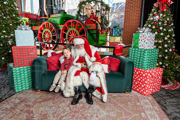 RKPhoto-2025-TheCharlestonSanta-Dec21-4778