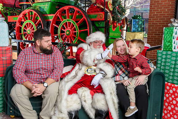 RKPhoto-2025-TheCharlestonSanta-Dec21-4783