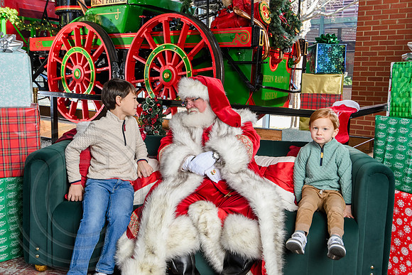RKPhoto-2025-TheCharlestonSanta-Dec21-4787