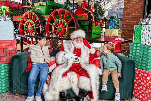 RKPhoto-2025-TheCharlestonSanta-Dec21-4788