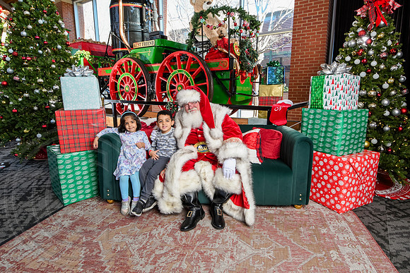 RKPhoto-2025-TheCharlestonSanta-Dec21-4790