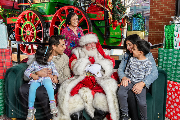 RKPhoto-2025-TheCharlestonSanta-Dec21-4793