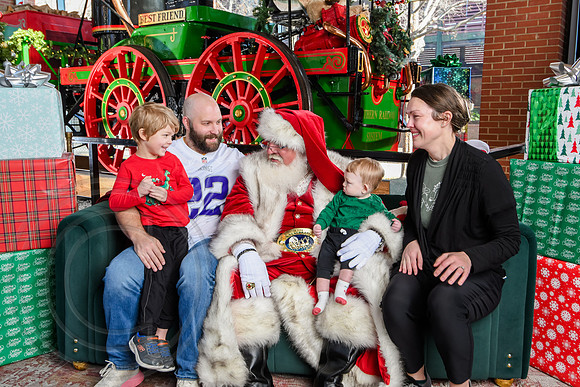RKPhoto-2025-TheCharlestonSanta-Dec21-4799