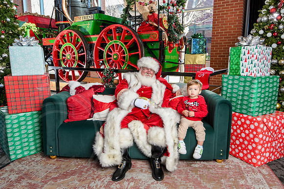RKPhoto-2025-TheCharlestonSanta-Dec21-4807