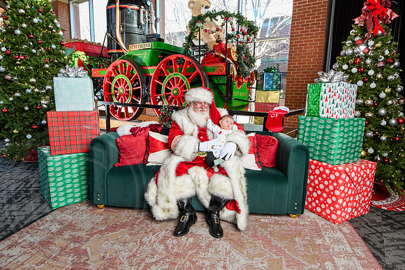 RKPhoto-2025-TheCharlestonSanta-Dec21-4812