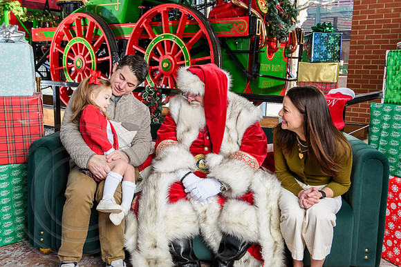 RKPhoto-2025-TheCharlestonSanta-Dec21-4816