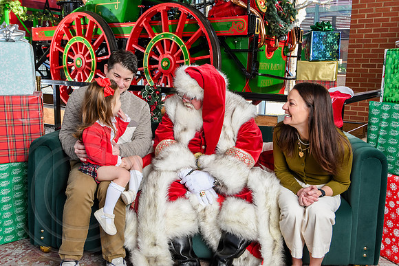 RKPhoto-2025-TheCharlestonSanta-Dec21-4817