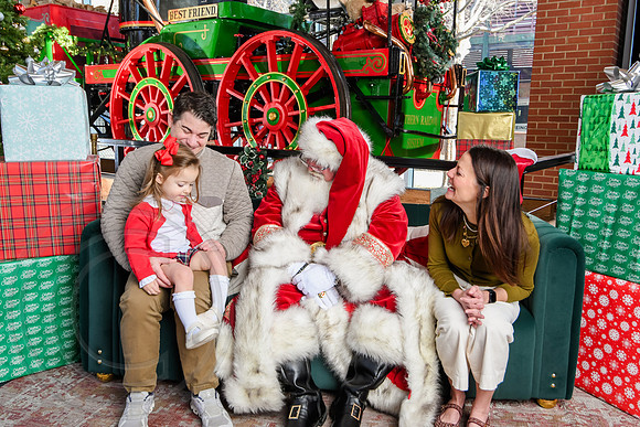 RKPhoto-2025-TheCharlestonSanta-Dec21-4818
