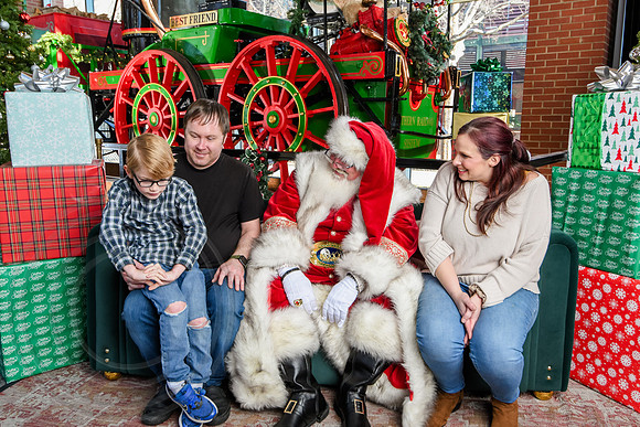 RKPhoto-2025-TheCharlestonSanta-Dec21-4825