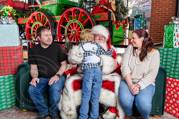RKPhoto-2025-TheCharlestonSanta-Dec21-4826