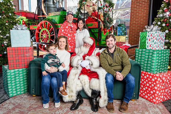 RKPhoto-2025-TheCharlestonSanta-Dec21-4829