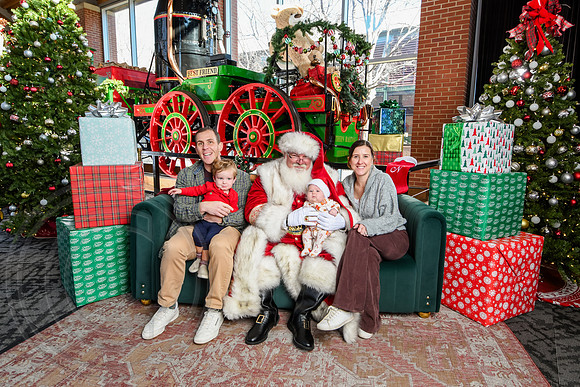 RKPhoto-2025-TheCharlestonSanta-Dec21-4830