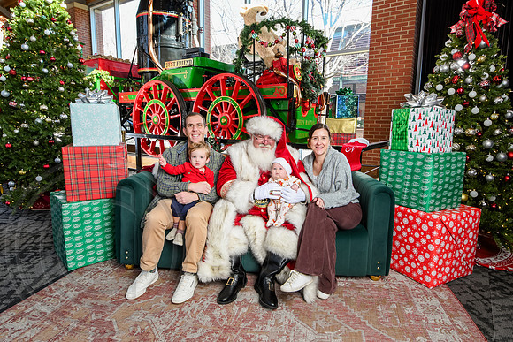 RKPhoto-2025-TheCharlestonSanta-Dec21-4831