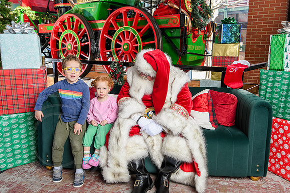 RKPhoto-2025-TheCharlestonSanta-Dec21-4836