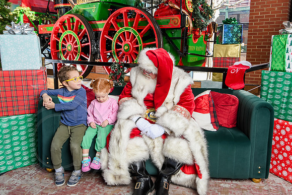 RKPhoto-2025-TheCharlestonSanta-Dec21-4837