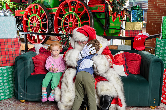 RKPhoto-2025-TheCharlestonSanta-Dec21-4838
