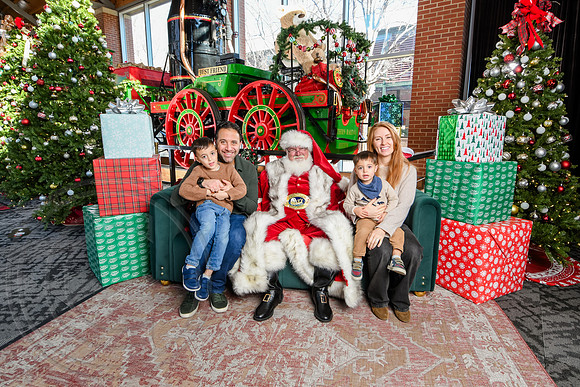 RKPhoto-2025-TheCharlestonSanta-Dec21-4839