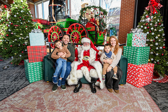 RKPhoto-2025-TheCharlestonSanta-Dec21-4840