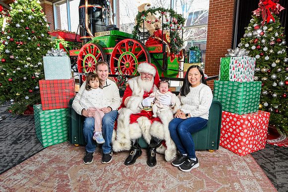 RKPhoto-2025-TheCharlestonSanta-Dec21-4846