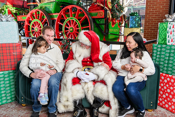 RKPhoto-2025-TheCharlestonSanta-Dec21-4847