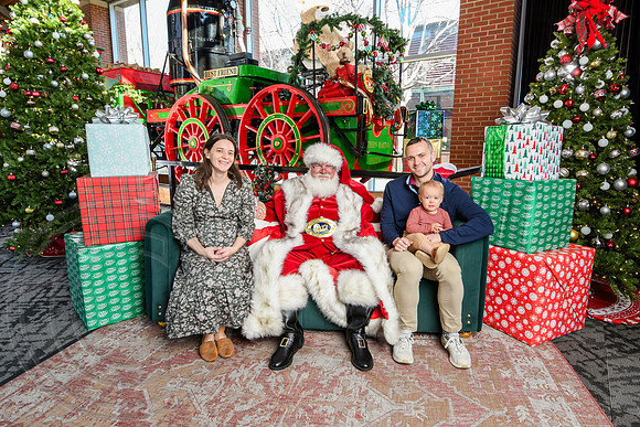 RKPhoto-2025-TheCharlestonSanta-Dec21-4848