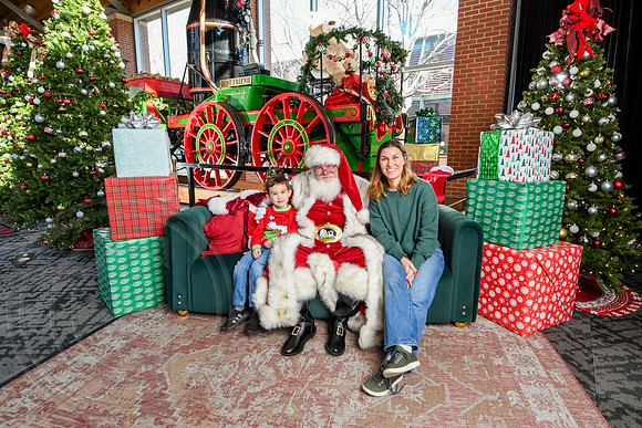 RKPhoto-2025-TheCharlestonSanta-Dec21-4857