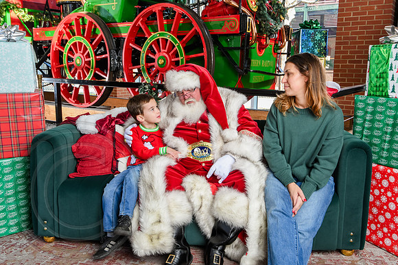 RKPhoto-2025-TheCharlestonSanta-Dec21-4858
