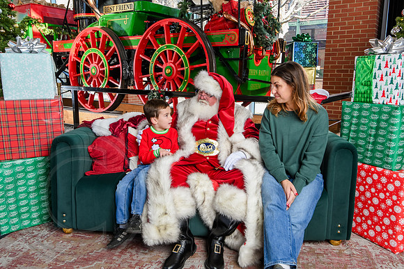RKPhoto-2025-TheCharlestonSanta-Dec21-4859