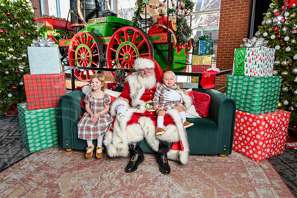 RKPhoto-2025-TheCharlestonSanta-Dec21-4860