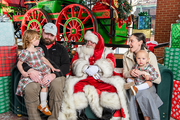 RKPhoto-2025-TheCharlestonSanta-Dec21-4864