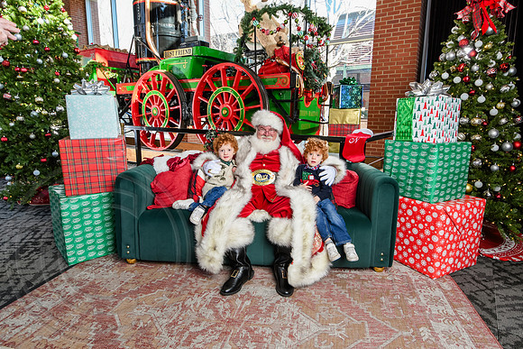 RKPhoto-2025-TheCharlestonSanta-Dec21-4865