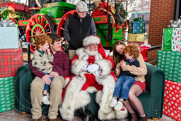RKPhoto-2025-TheCharlestonSanta-Dec21-4870
