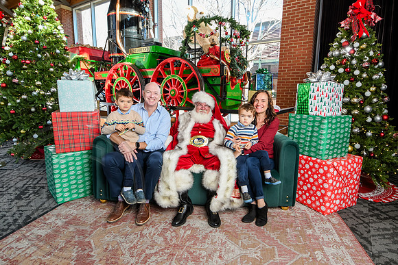 RKPhoto-2025-TheCharlestonSanta-Dec21-4872