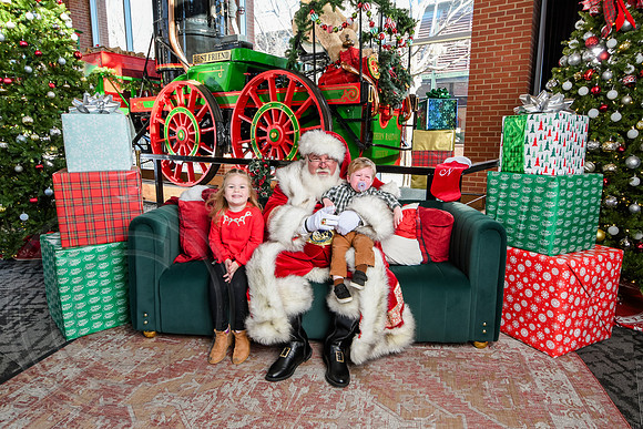 RKPhoto-2025-TheCharlestonSanta-Dec21-4876