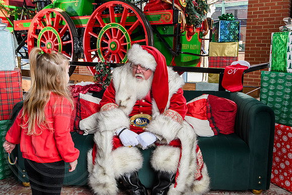 RKPhoto-2025-TheCharlestonSanta-Dec21-4880