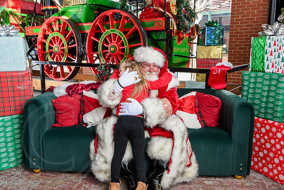 RKPhoto-2025-TheCharlestonSanta-Dec21-4881