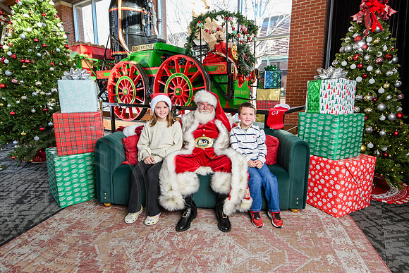 RKPhoto-2025-TheCharlestonSanta-Dec21-4882